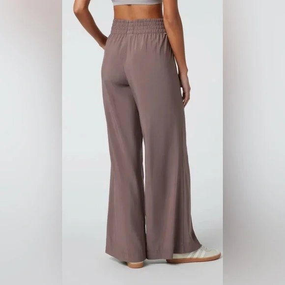 Vuori Villa Wideleg Pant - Regular Length - Picture 3 of 8